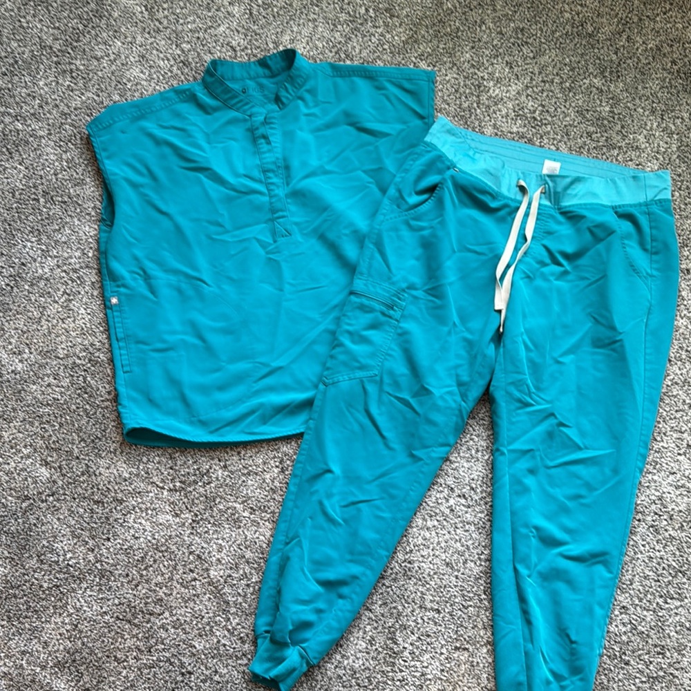 FIGS Teal Sleeveless Top and Jogger Set